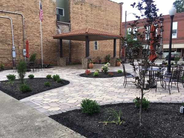 dowling park outdoor patio area